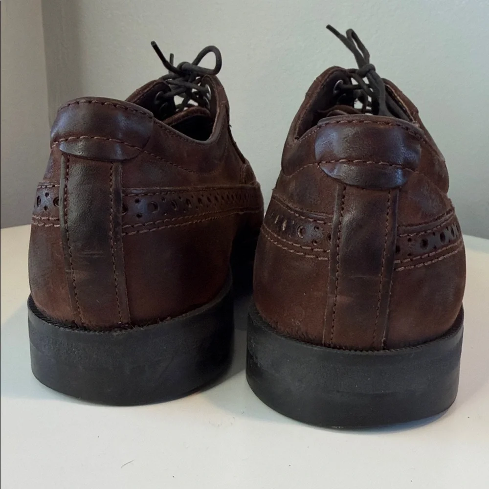 Dexter brown suede
